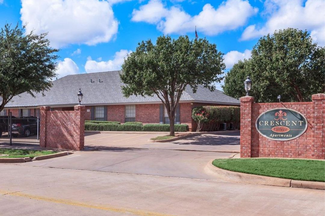 Deals-Crescent-Village-Crescent-Plaza​.jpg